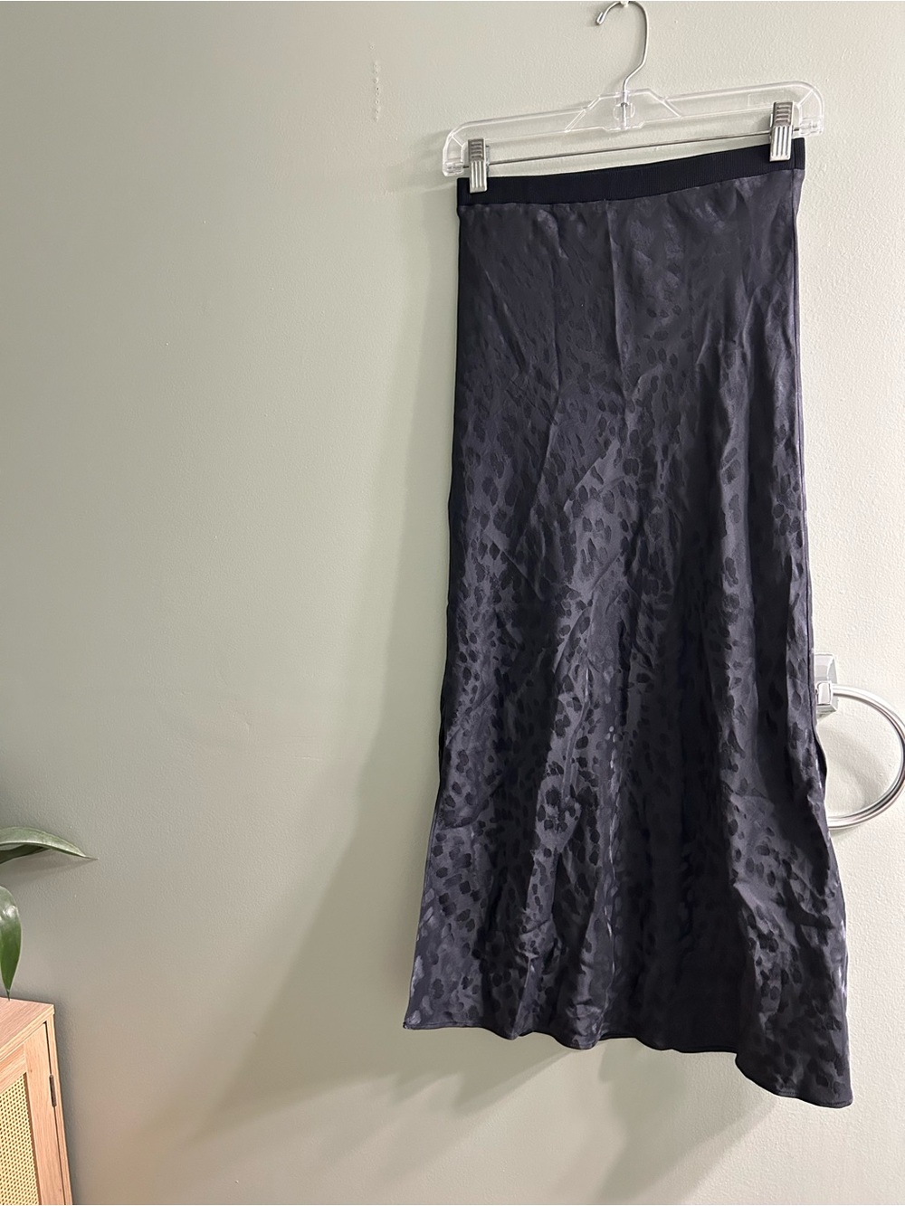 Unsubscribed 100% silk skirt stunning midi maxi animal print